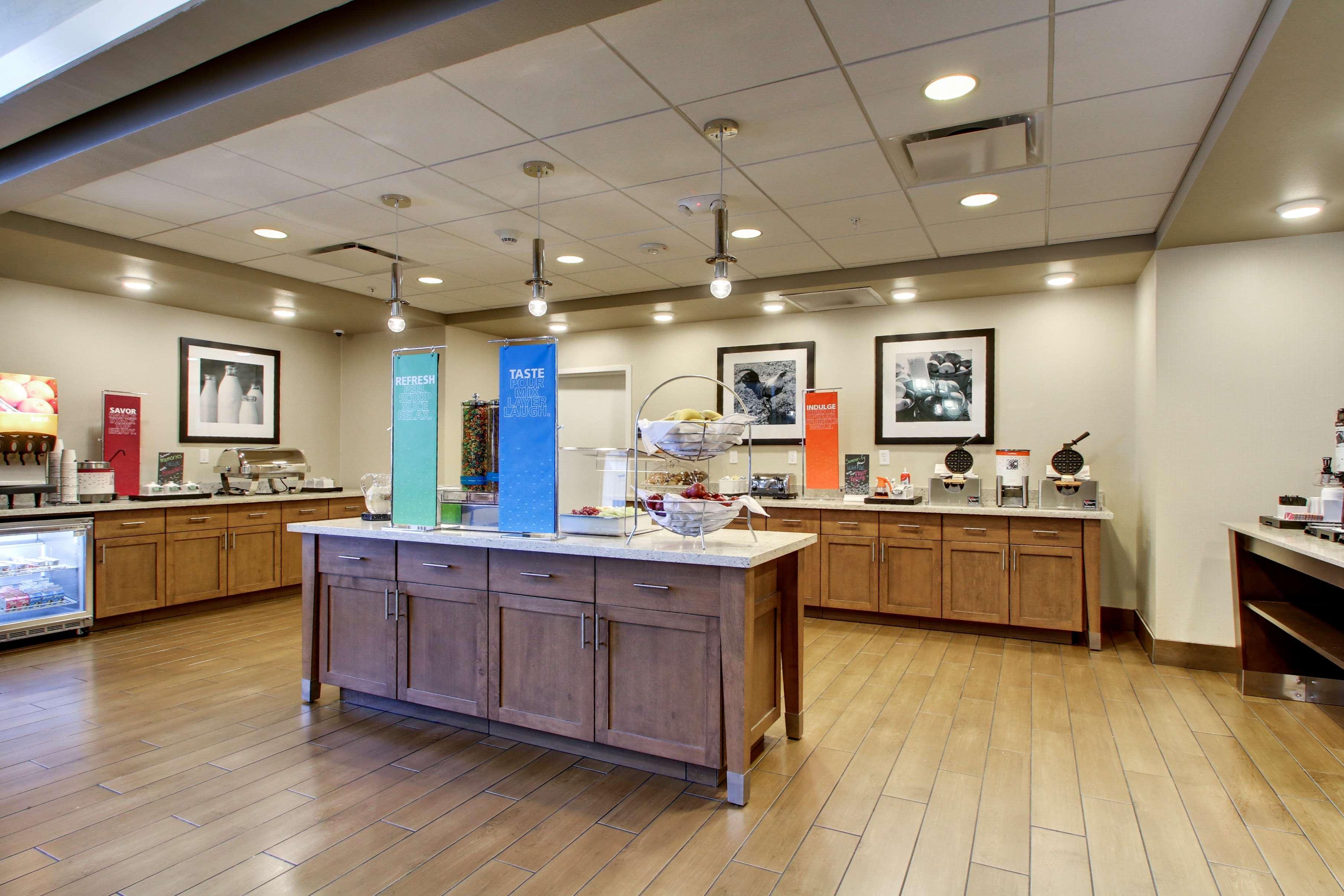 West Allis Hampton Inn & Suites Milwaukee West מראה חיצוני תמונה