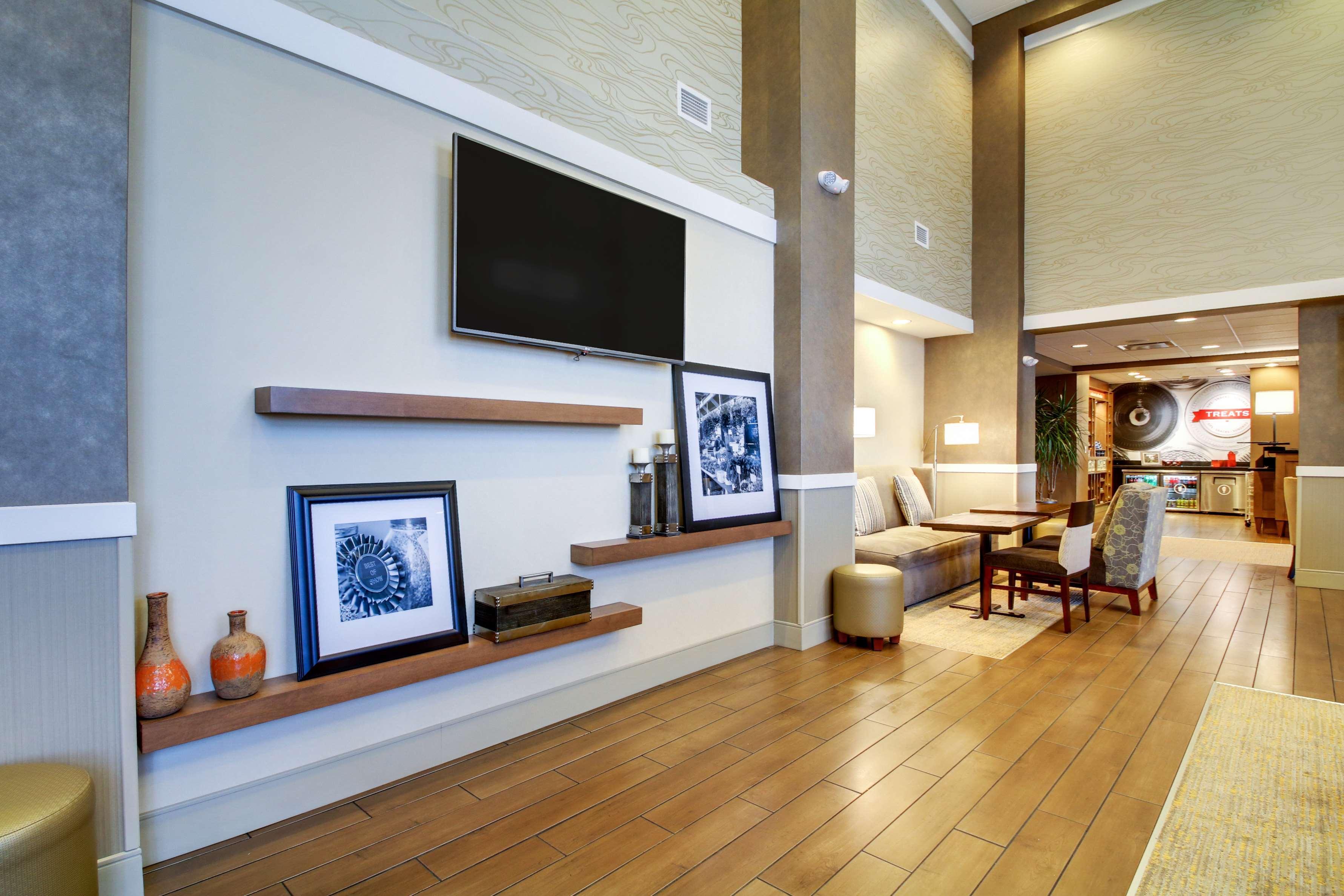 West Allis Hampton Inn & Suites Milwaukee West מראה חיצוני תמונה