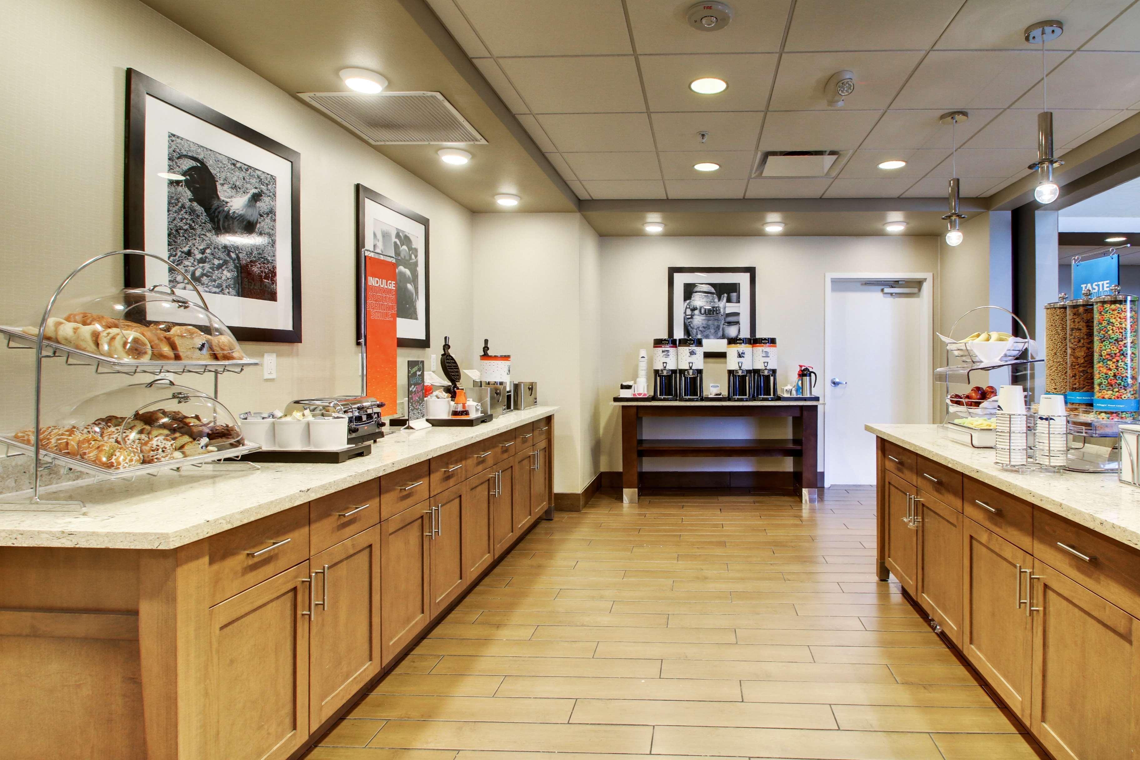 West Allis Hampton Inn & Suites Milwaukee West מראה חיצוני תמונה