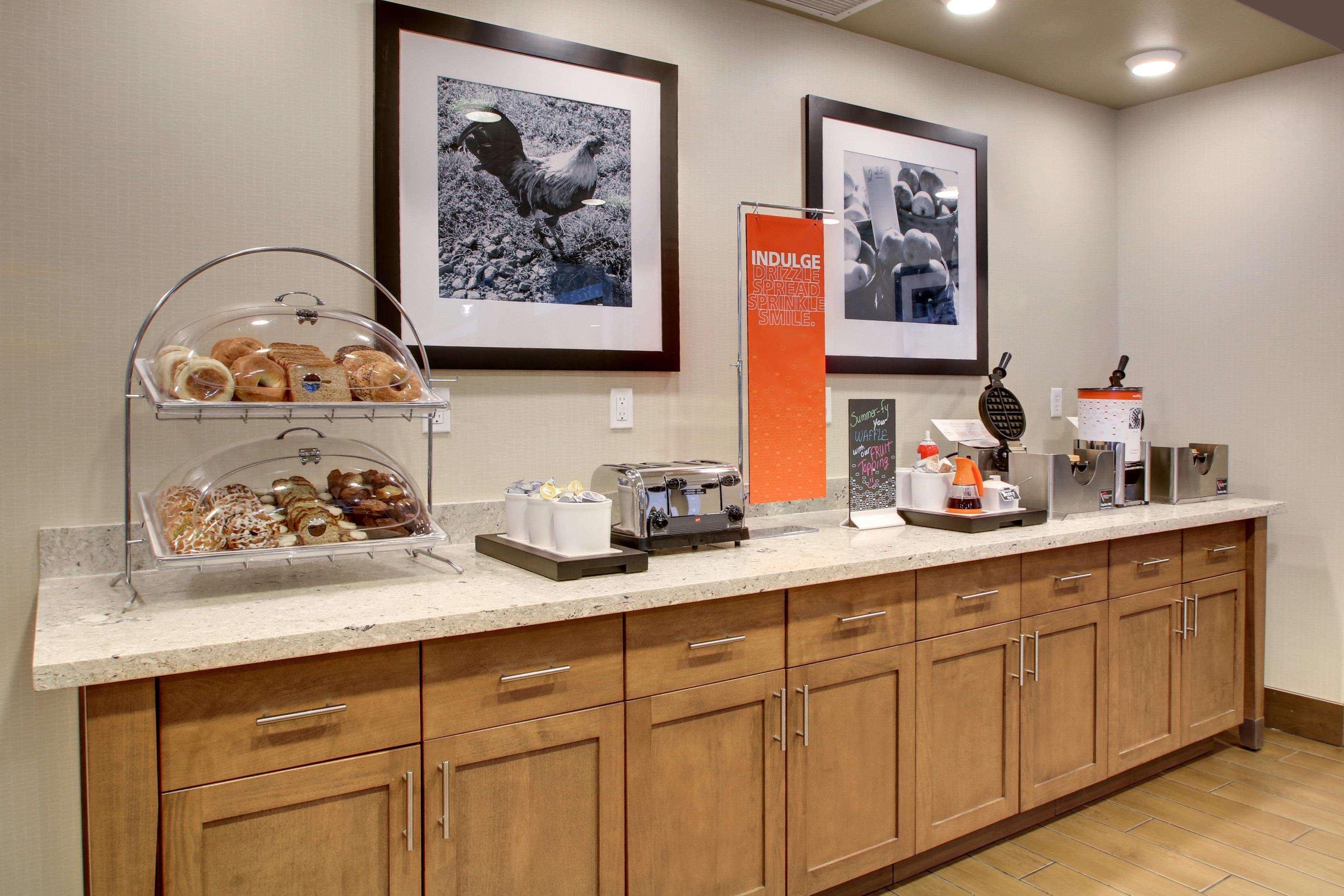 West Allis Hampton Inn & Suites Milwaukee West מראה חיצוני תמונה