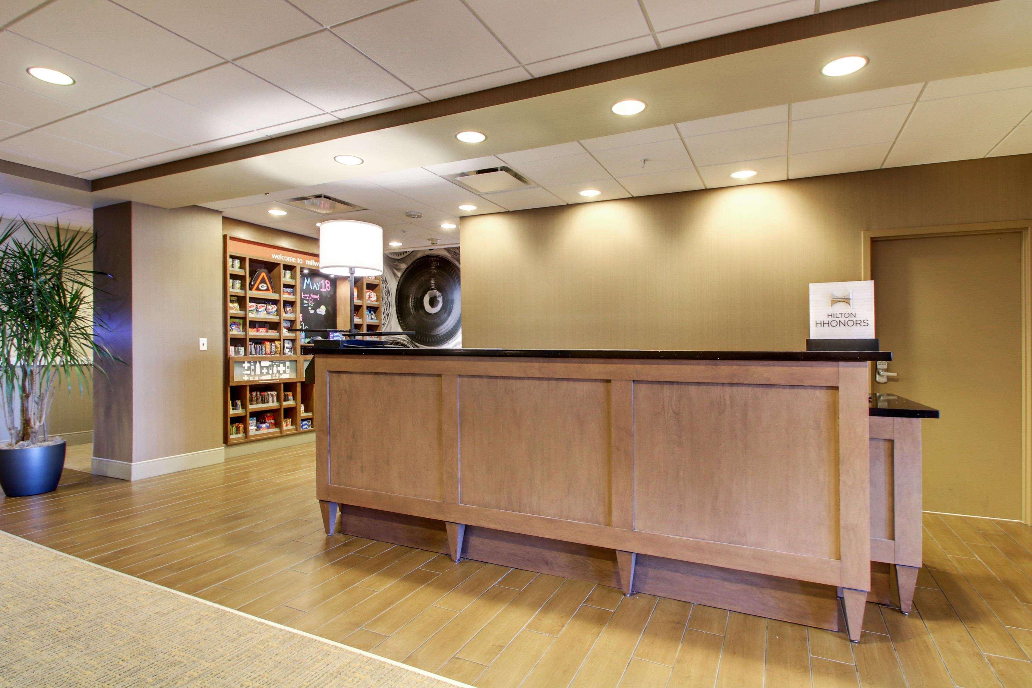 West Allis Hampton Inn & Suites Milwaukee West מראה חיצוני תמונה