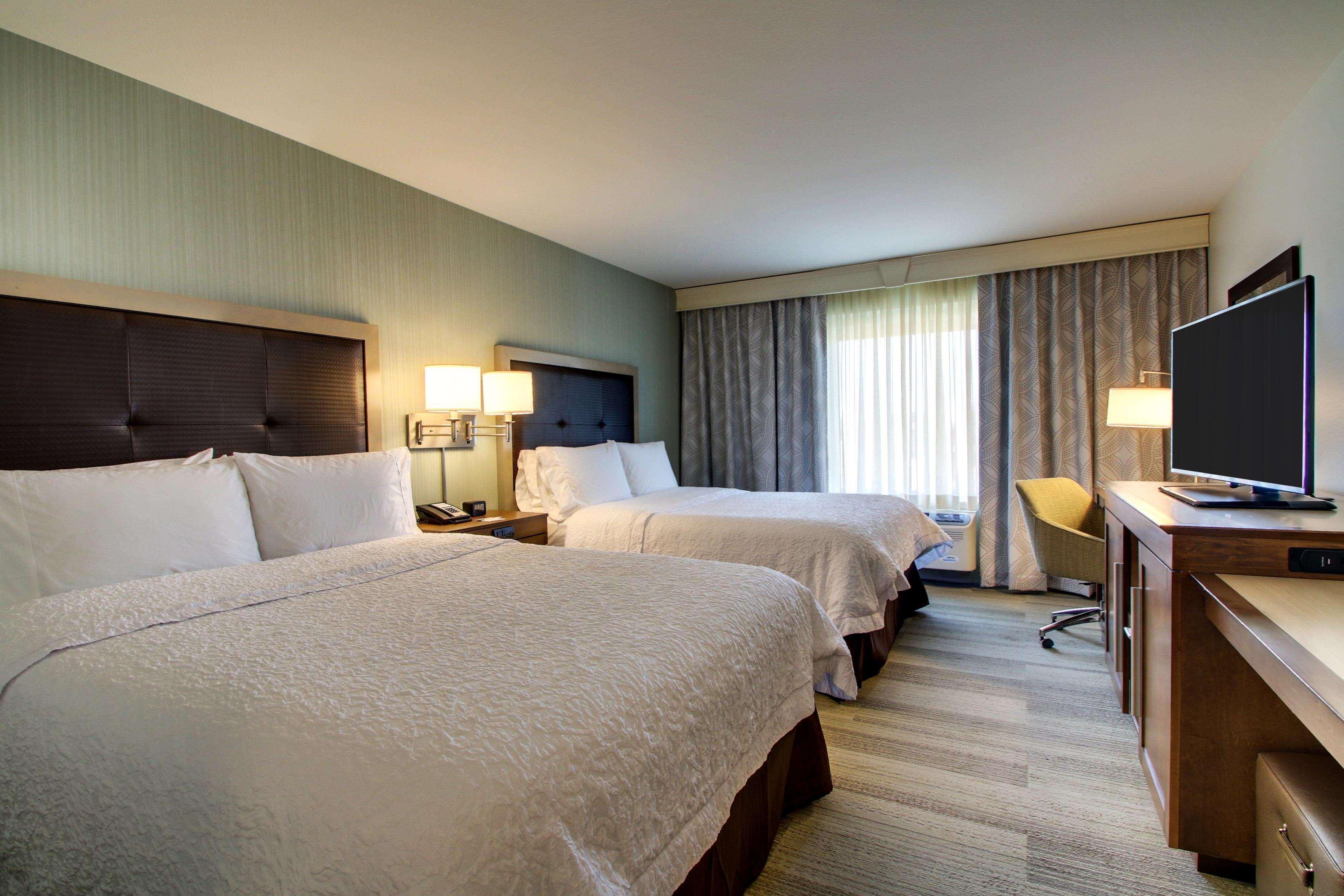 West Allis Hampton Inn & Suites Milwaukee West מראה חיצוני תמונה