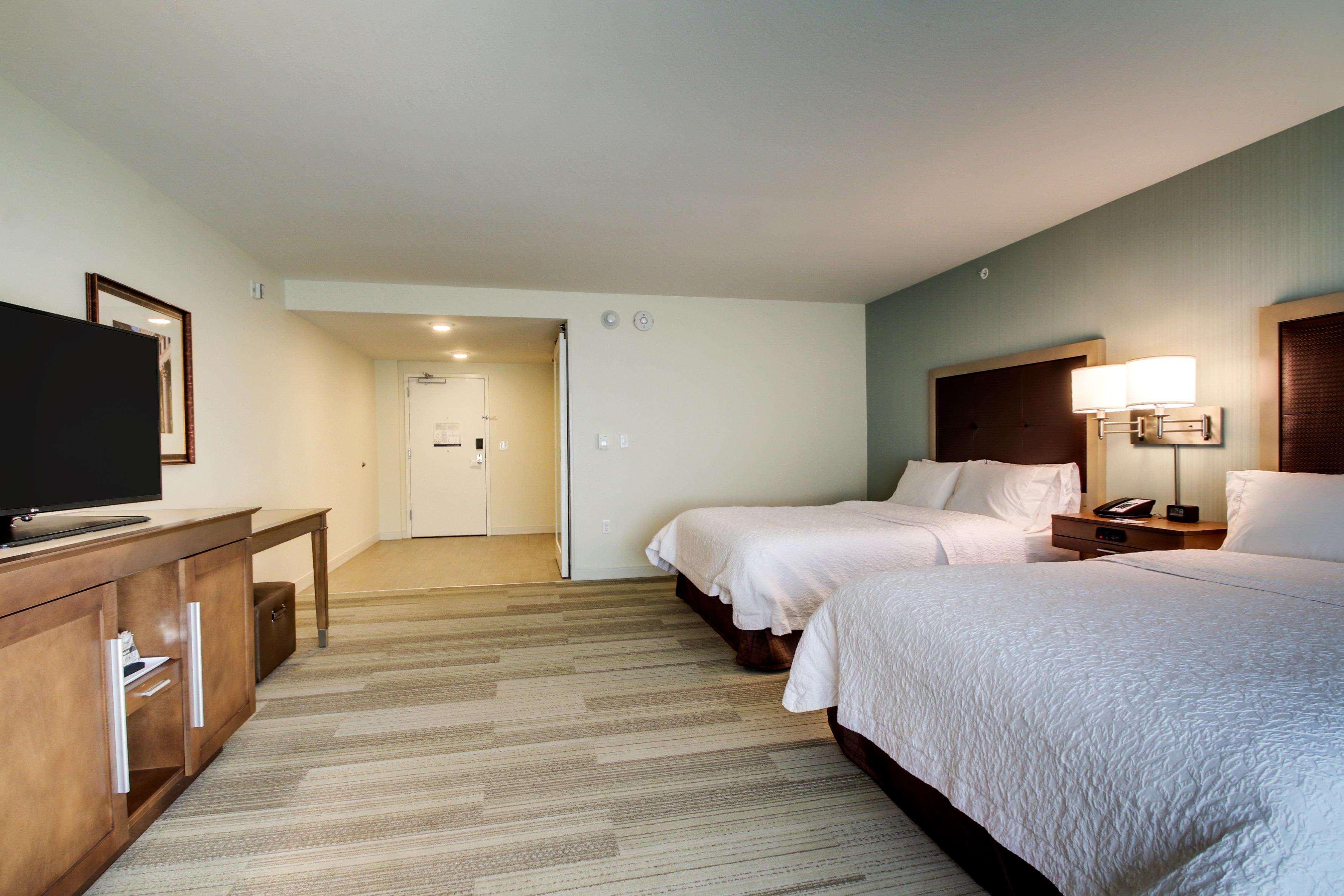 West Allis Hampton Inn & Suites Milwaukee West מראה חיצוני תמונה