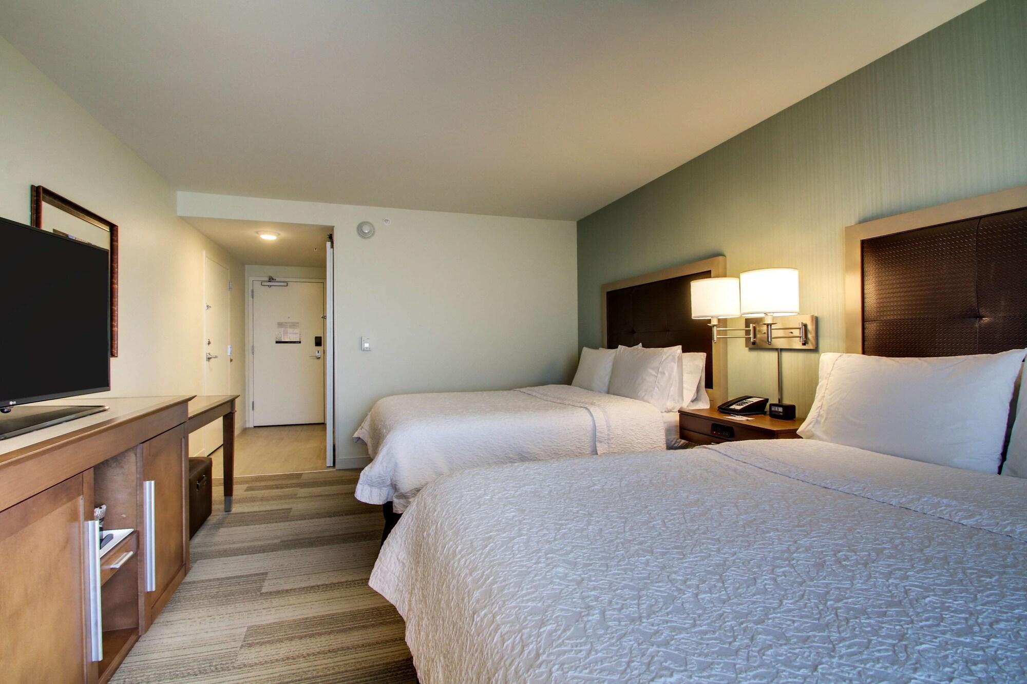 West Allis Hampton Inn & Suites Milwaukee West מראה חיצוני תמונה